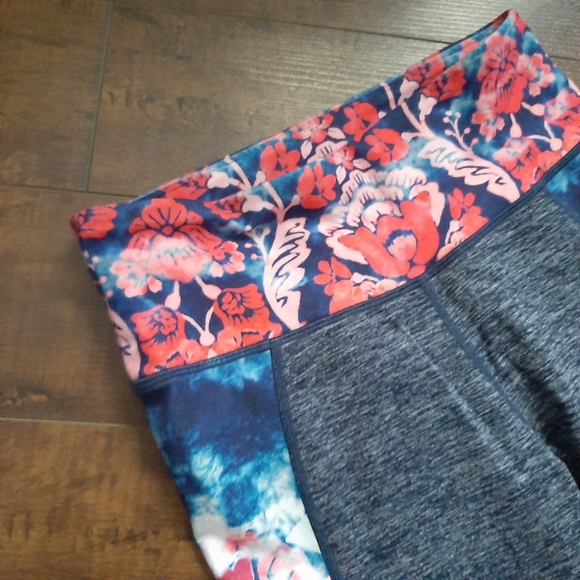 Nanette Lepore Play Floral Cropped Leggings Small - Picture 3 of 10